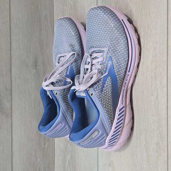 Brooks Women's Adrenaline GTS 22  Running Shoes Sneakers Sz 10.5 Medium B - Picture 2 of 13